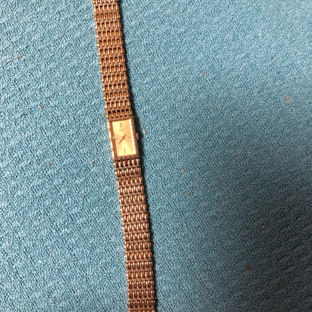 SEIKO vintage gold tone watch *Rare* new battery